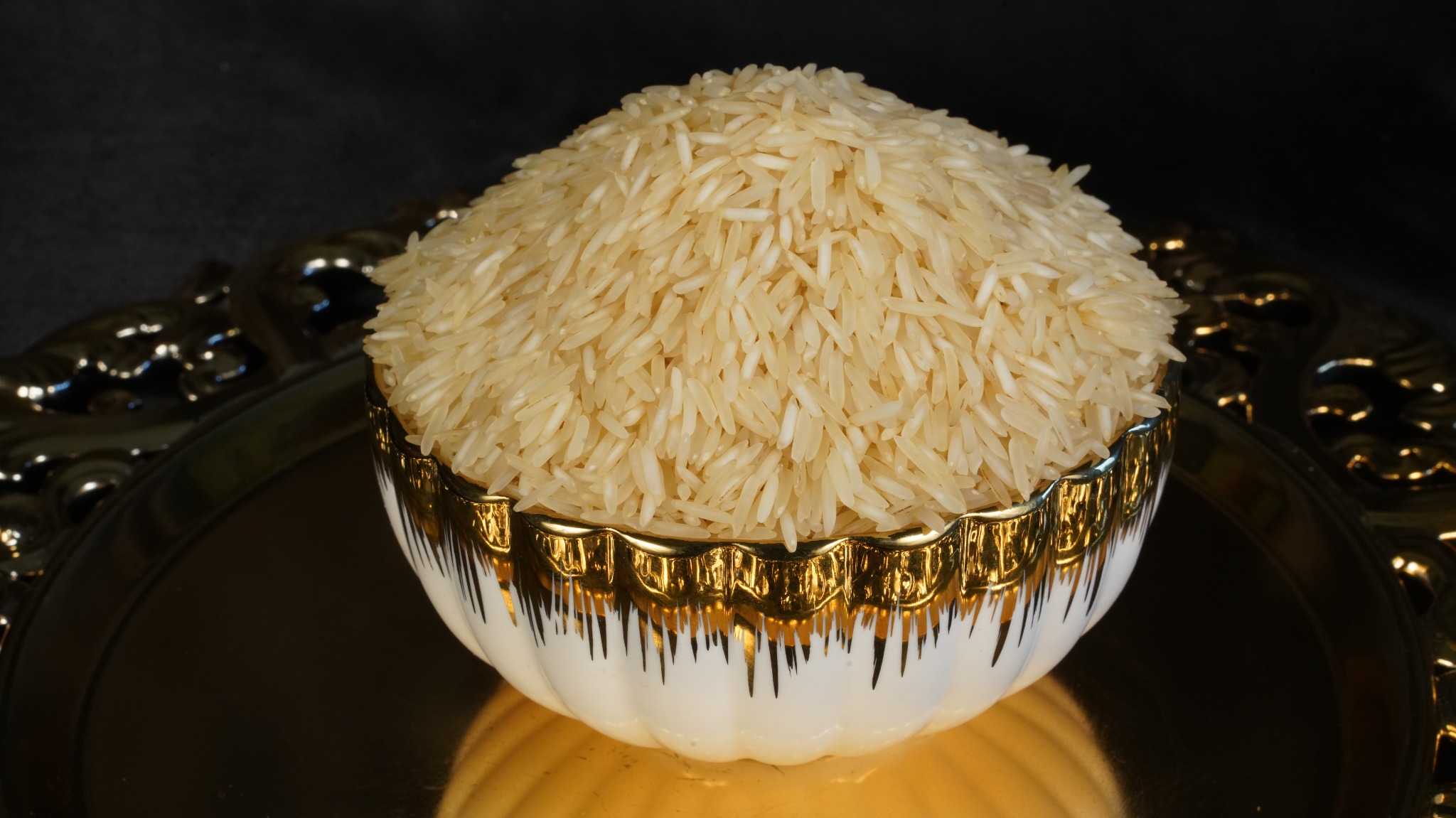 Mehmaan long rice grains in a bowl